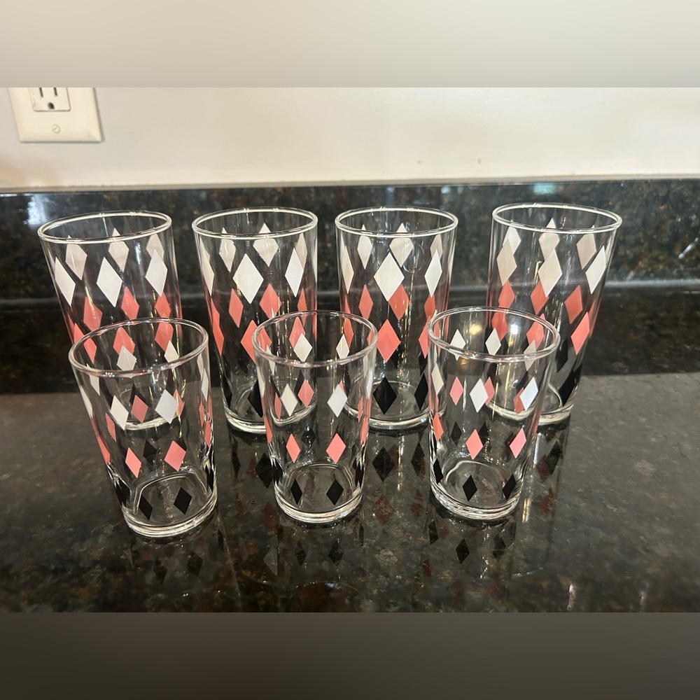 Vintage MCM Harlequin Diamond Pitcher & 7 Glasses Set – Pink, Black & White - Picture 2 of 10